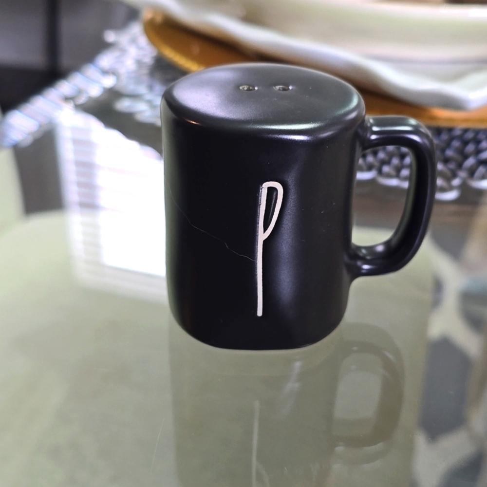 PEPPER SHAKER